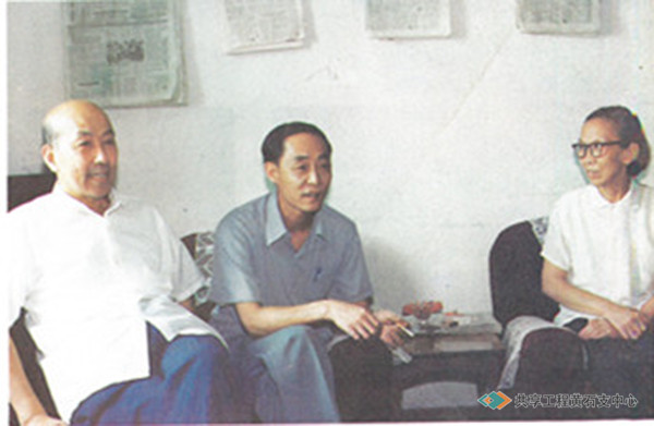 原黄石市委副书记陈清廉、盛大礼在一起回顾在大冶铁矿工作时的情景
