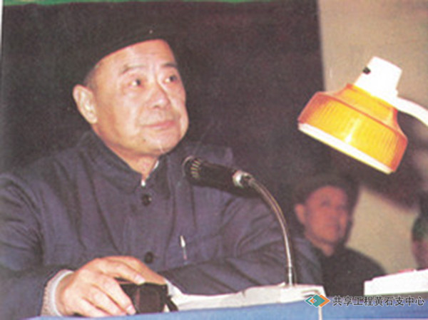 武钢公司经理黄墨滨在大冶铁矿庆祝东露天采场扩帮延深工程竣工投产会议上讲话